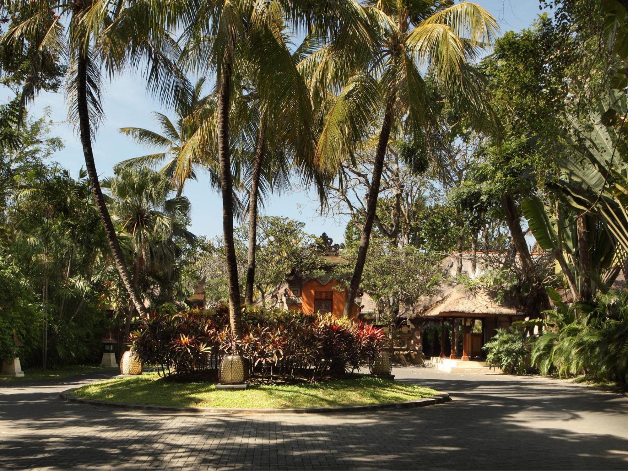 Puri Santrian Hotel Sanur  Exterior photo